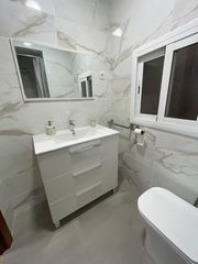 Rent Flat in Avenida infantas de españa 12. Casa mata dos dormitorios barrio del real