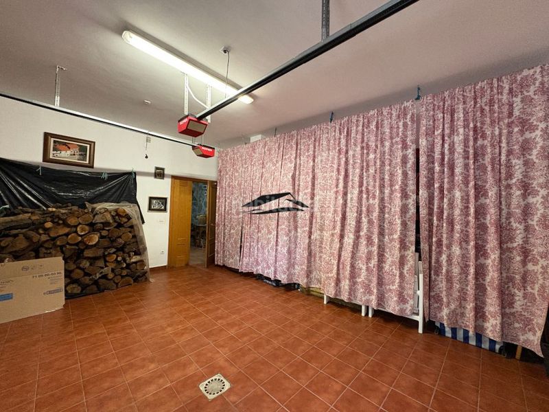 Foto 14388b2b-ac25-456a-b4a0-9108de07be0d. Casa amb calefacció aparcament a Santibáñez de la Sierra