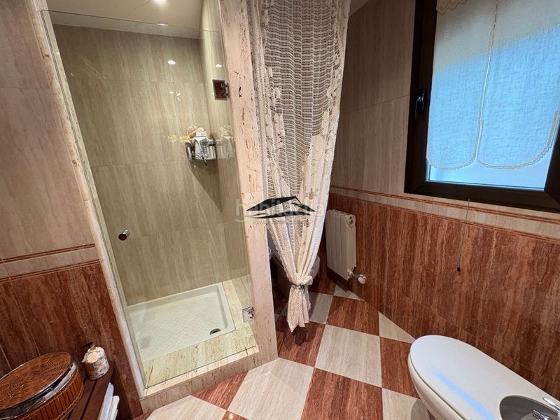 Foto 5e8ba0de-e713-48b8-a16f-a2ed6d957d0b. Casa amb calefacció aparcament a Santibáñez de la Sierra