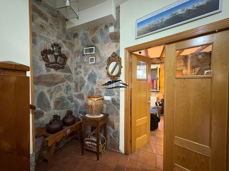 Foto 9be57351-583f-4470-a47c-e8bcbdf56418. Casa amb calefacció aparcament a Santibáñez de la Sierra