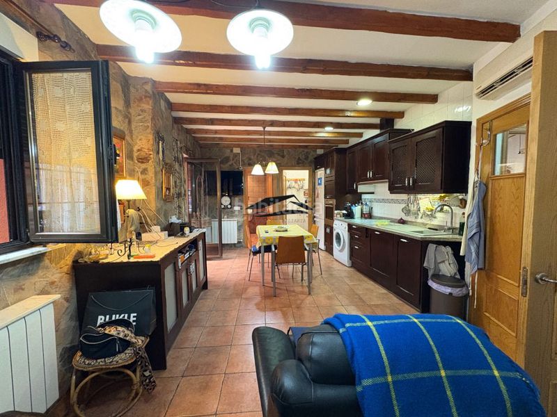 Foto d0bd8b98-c17e-4908-a5d8-5fbf675bc20f. Casa amb calefacció aparcament a Santibáñez de la Sierra