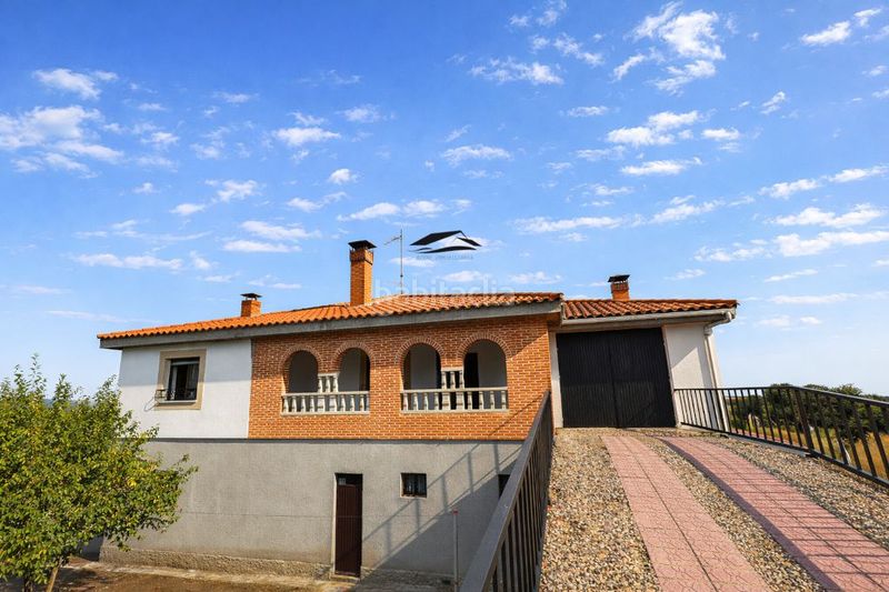 Foto 53be95bc-fd89-45ee-99a0-b18b5fd0ee3e. Casa amb calefacció aparcament a Juzbado