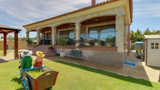 Xalet  Puente romano. Chalet individual en venta en urbanización  los almendros, 6 dor