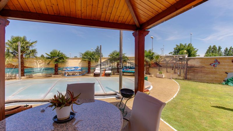 Foto c6424291-ef45-4fee-9967-a08a4e6fe842. Xalet amb calefacció aparcament piscina a Villamayor