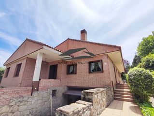Xalet  Valdelagua. Chalet en venta en urbanización  valdelagua, 5 dormitorios.