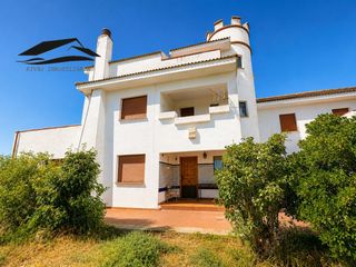 Maison  501. Casa en venta en castellanos de villiquera, 5 dormitorios.