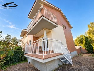 Chalet  Parque fluvial. Chalet en venta en urbanización  la fontana, 4 dormitorios.