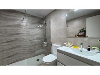 Appartement  N/a. Pis de 4 habitacions semireformat