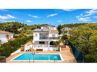 Casa  Calle pomera. Casa amb dos viviendes i piscina  plaques solars