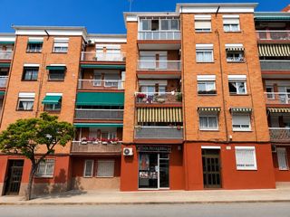 Flat  Calle serra d'en camero de la. Piso luminoso con balcón, ascensor y entorno natural junto a tod