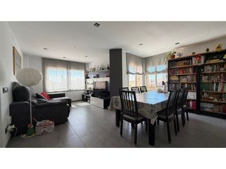Appartamento  Plaza filipines de les. Piso reformado de 4 habitaciones
