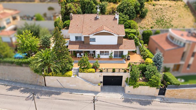 Foto 9b2a7a54-ace4-4c38-83af-f43380251917. Chalet magnifica casa aislada, con garaje para 3 coches y vistas inmejorables. en Caldes de Montbui