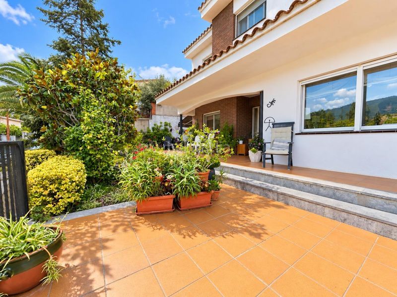 Foto b36e7d0b-6a51-42eb-9ea3-efaa6a59b0d4. Chalet magnifica casa aislada, con garaje para 3 coches y vistas inmejorables. en Caldes de Montbui