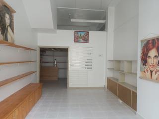Lloguer Local Comercial a Carballo. Local en alquiler centro de carballo
