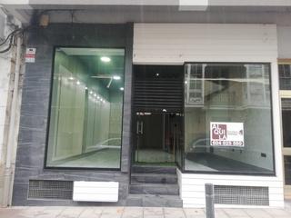 Business premise in Rúa victoria 8. Local comercial reformado en venta en el centro de carballo
