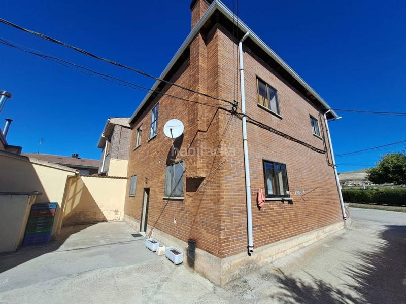 Foto c2e59403-6c23-4b95-b0ff-cdb8250a8e3f. Casa pareada pareado en venta en Tardajos