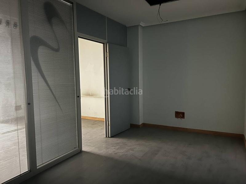 Foto 8da14778-94dd-45be-9e2a-0b959d9a7306. Lloguer local comercial a Reyes Católicos Burgos