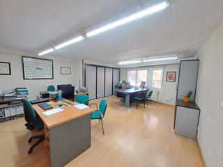 Office space  Petronila casado. Se vende oficina para entrar a trabajar en zona avd del cid