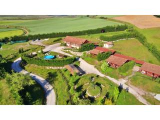 Edifici a Ibeas de Juarros. Complejo rural en una finca de mas de 15.000 m2, a tan solo 15 m