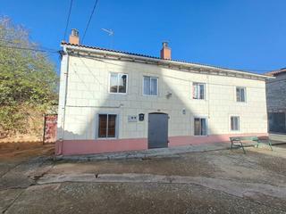 Casa  Cilla. Amplia casona con terreno para dejar a tu gusto a un paso de bur