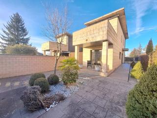 Casa aparellada  Fuentes blancas. Precioso chalet pareado en urbanizacion privada a un paso de la