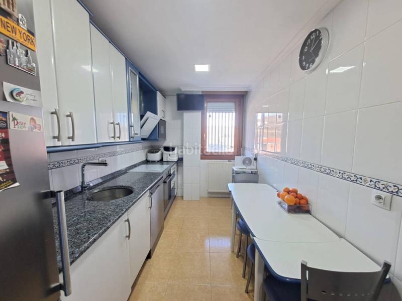 Foto 2a2fa3d4-87ea-436f-8a50-e774af7492c6. Pis amb calefacció aparcament a Barriada de Yagüe Burgos