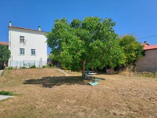 Casa  Fernan gonzalez. Finca urbana de 2.200 m2 con vivienda y almacen a un paso de bur