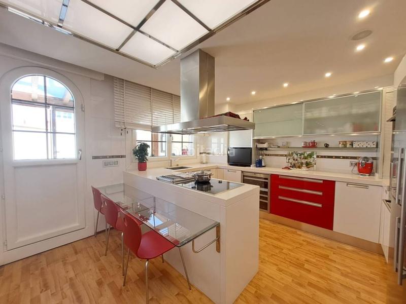 Foto 14ab1204-a6bb-4e56-9b48-9206b809a2e8. Casa adosada impresionante chalet con jardin y terrazas en la quinta en Burgos