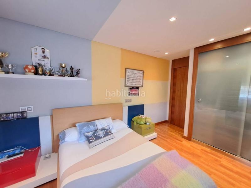 Foto 1777fa74-2921-4ccc-b99d-cc5051bbcc95. Casa adosada impresionante chalet con jardin y terrazas en la quinta en Burgos