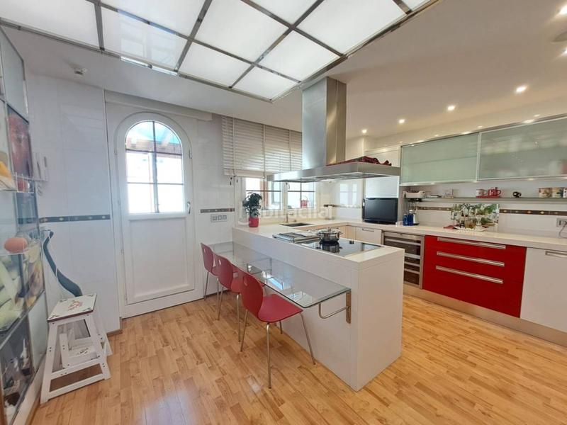 Foto 852f1602-9c08-4f49-aa90-9fc8d8d352ac. Casa adosada impresionante chalet con jardin y terrazas en la quinta en Burgos