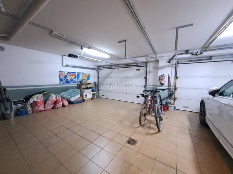 Foto 8a08cec1-d252-43fc-a3cb-0688f1438c38. Casa adosada impresionante chalet con jardin y terrazas en la quinta en Burgos