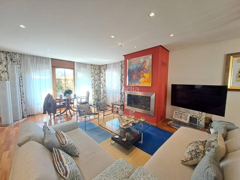 Foto b6215493-5891-4e06-92b1-ffb9bae6294a. Casa adosada impresionante chalet con jardin y terrazas en la quinta en Burgos