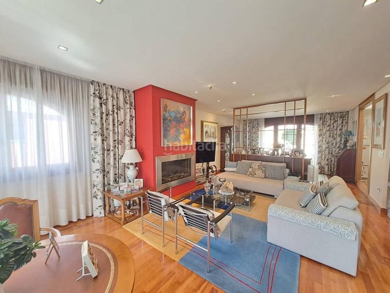 Foto e03880ad-6a81-4eb5-aea4-cc981e4ec268. Casa adosada impresionante chalet con jardin y terrazas en la quinta en Burgos