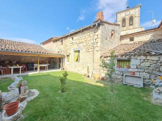 Reihenhaus in Buniel. Casa de pueblo reformada de 4 dormitorios 2 baños garaje y jardi