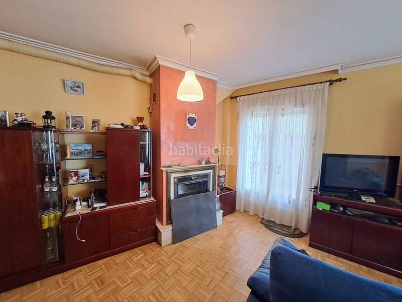 Foto 260b5dcd-9b70-4127-b770-191952682d87. Casa adossada amb calefacció aparcament a Villafría - La Ventilla - Castañares Burgos