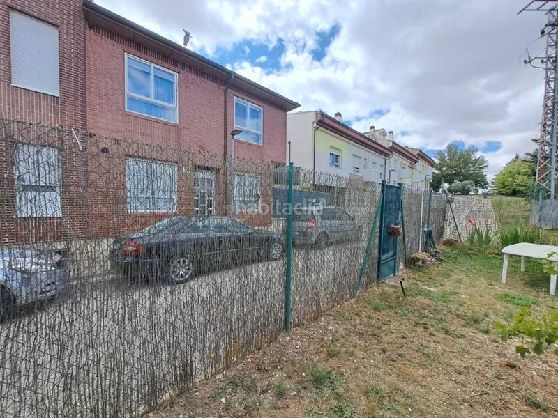 Foto 78f99ea7-e433-4c4e-80d7-83d342742c0b. Casa adossada amb calefacció aparcament a Villafría - La Ventilla - Castañares Burgos