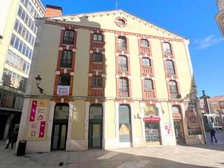 Edificio  Travesia del mercado. Emblemático edificio isabelino en venta en el centro de burgos.