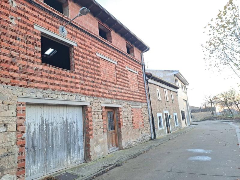 Foto d87422d5-7ffd-4577-a5ce-d92f786ca99a. Maison jumelée avec parking dans Quintanilla Vivar