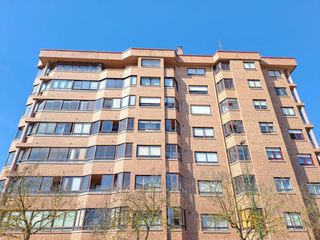 Pis  Calle duque de frías. Bonito piso con amplia terraza 3 dormitorios 2 baños en g3