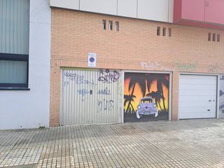 Posto auto  Calle pedro poveda castroverde. Se vende garaje con trastero en la zona de gamonal