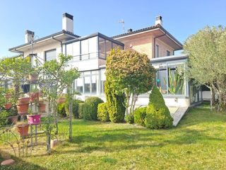 Towny house  Calle hospital yelmo. Impresionante chalet 4 dormitorios 5 baños garaje merendero y am