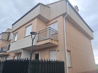 Casa bifamiliare  Urbanizacion muleta. Asombroso chalet de 3 dormitorios 2 baños jardin y terraza a un
