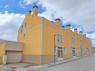Chalet in San Julián - Barriada de Cortes. Impresionante chalet en burgos para entrar a vivir 3 dormitorios