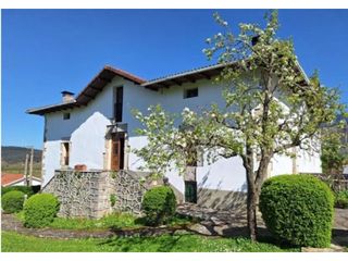 Casa a Valle de Mena. Impresionante casoplon en una parcela de 3.400 m2 en el valle de