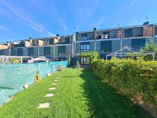 Xalet a Valdorros. Estupendo chalet como nuevo con jardin, terraza, garaje y atico