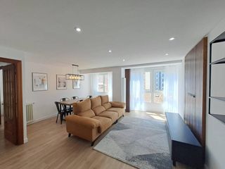 Etagenwohnung  Calle villalón. Estrena precioso piso reformado de lujo en zona paseo de la isla