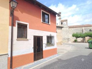 Casa aparellada a Cardeñajimeno. Bonita casa de piedra en dos plantas reformada a un paso de burg
