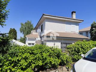 Chalet  Residencial el mirador. Venta de un chalet pareado en navalperal de pinares
