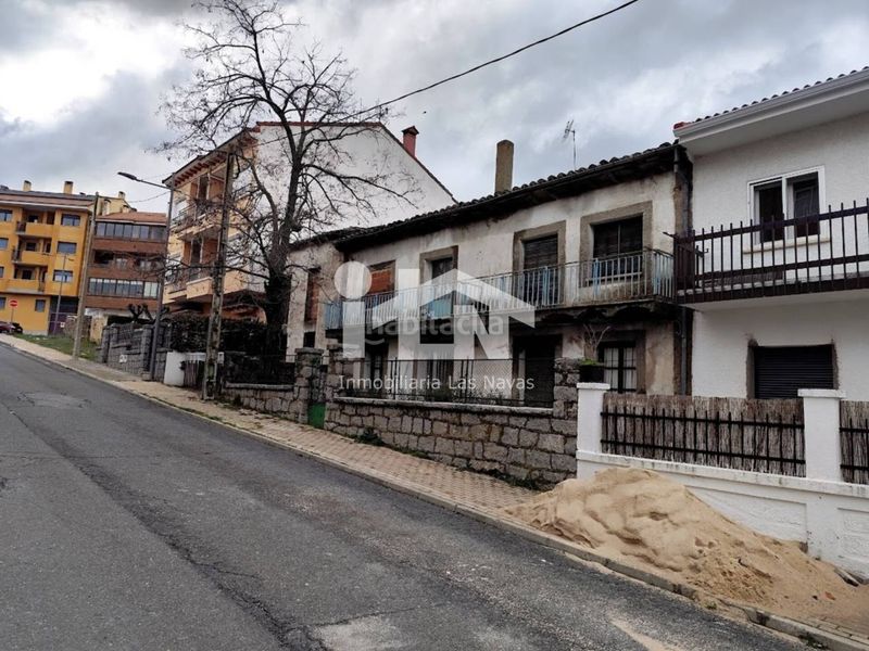 Foto d584daa9-e6da-4611-985a-771ebf93a77f. Casa a Navas del Marqués (Las)