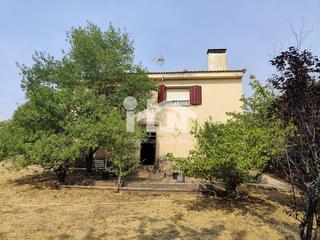 Chalet  Carmen burgos. Venta de un chalet en peguerinos